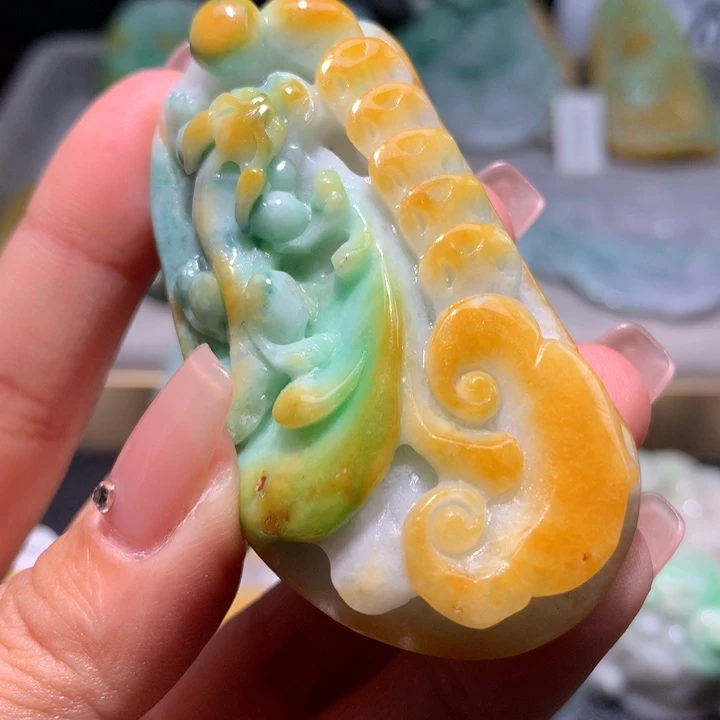 翡翠挂件未镶嵌翡翠