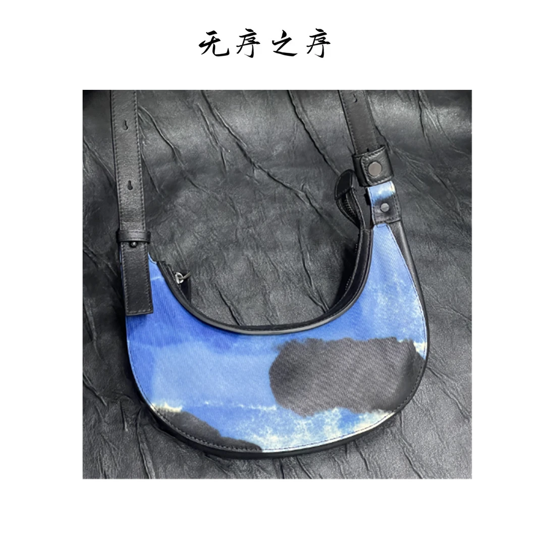 一套原创新款时尚潮流单肩斜跨包休闲简约便携牛角女包B