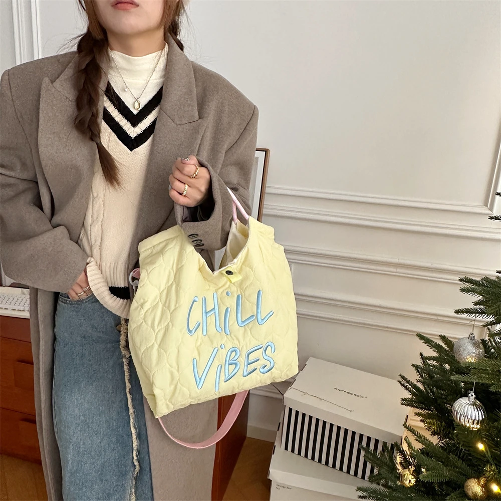 秋冬新款帆布包袋韩版字母刺绣绗缝手提包斜挎包轻便大容量网红