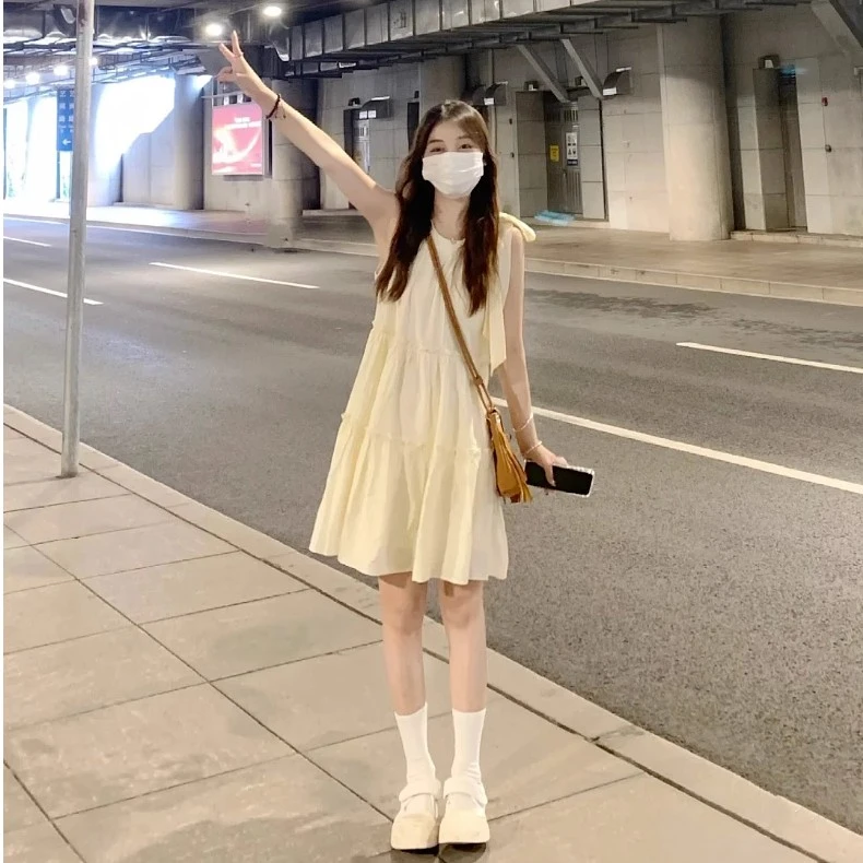 法式无袖挂脖连衣裙女夏季新款设计感宽松气质显瘦小个子短裙C923