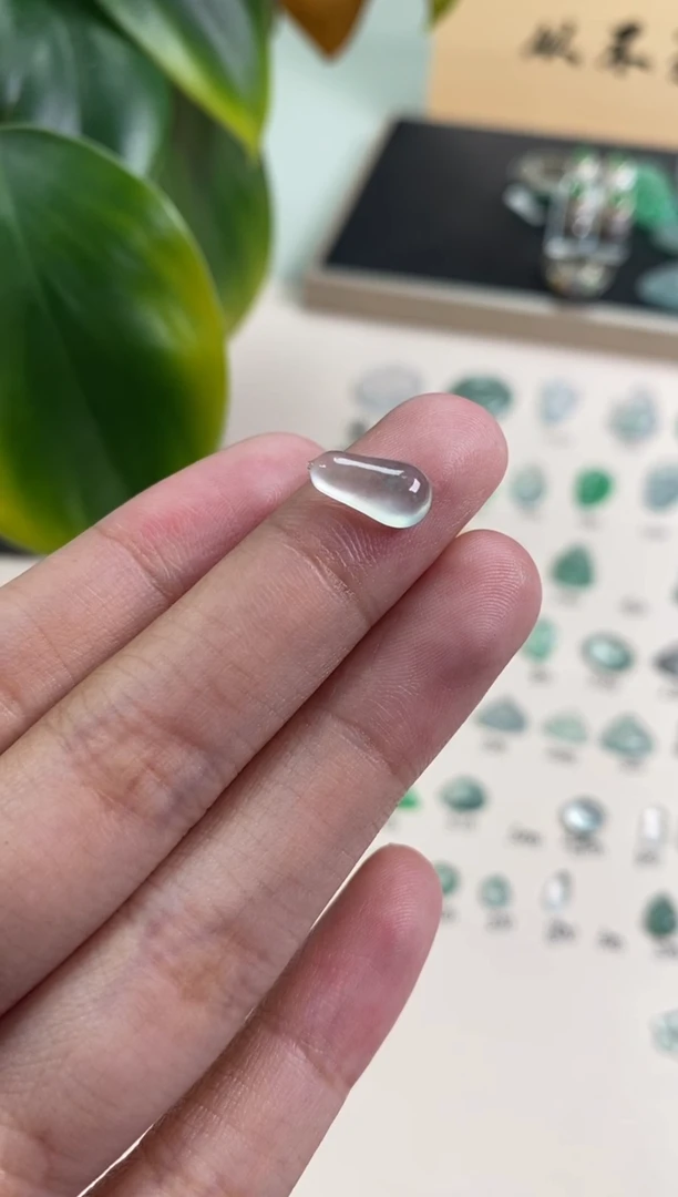 【闪购商品】翡翠颈饰未镶嵌翡翠冰种福豆