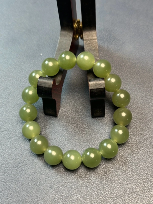 和田玉湖水绿手串珠
