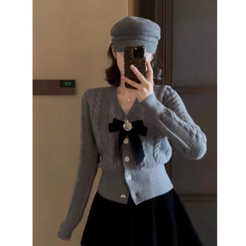 【XIAOBAWANG】小香风气质v领麻花蝴蝶结胸针秋冬针织毛衣