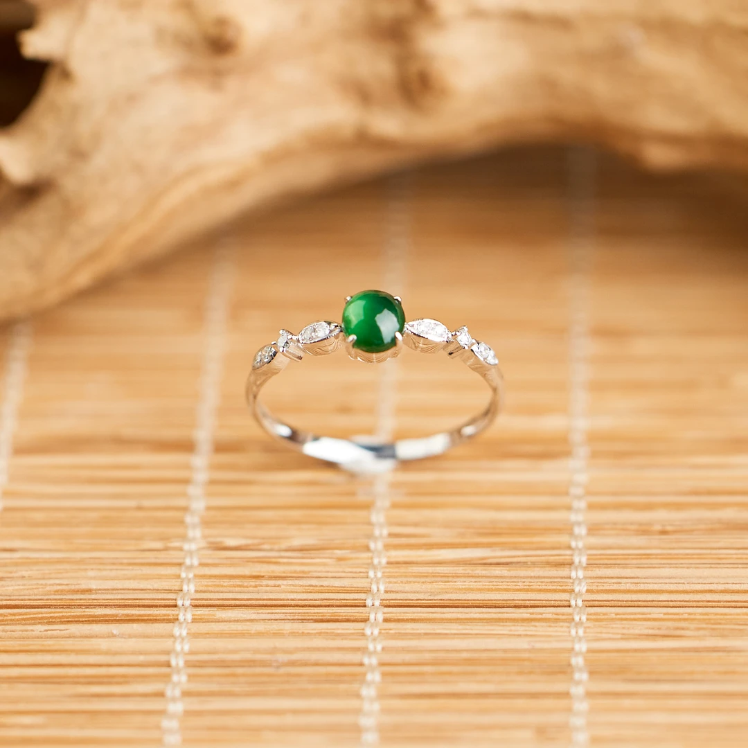 18K金翡翠蛋面戒指E8558