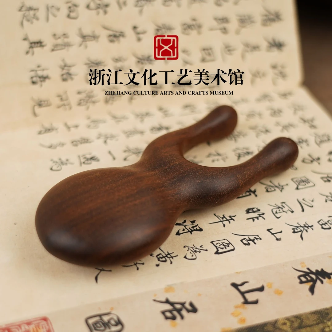 小青蛙檀木按摩器手把件