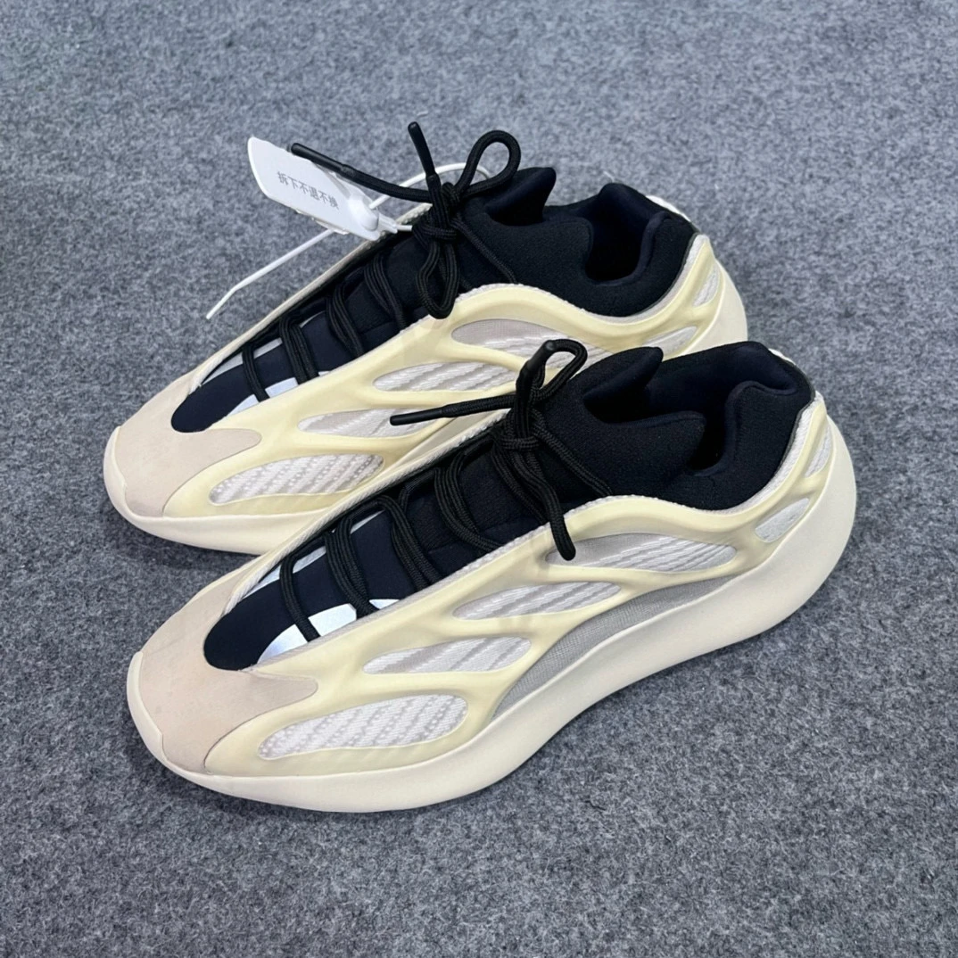 Yeezy700初代 异形44码 RR1604 休闲鞋