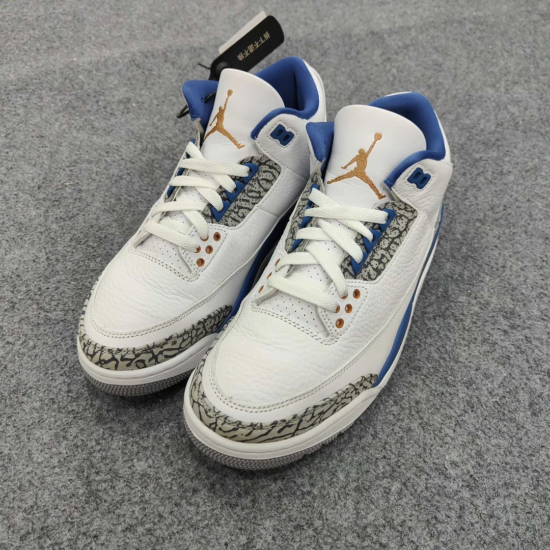 AJ3奇才 42码 原盒 TT3105鞋