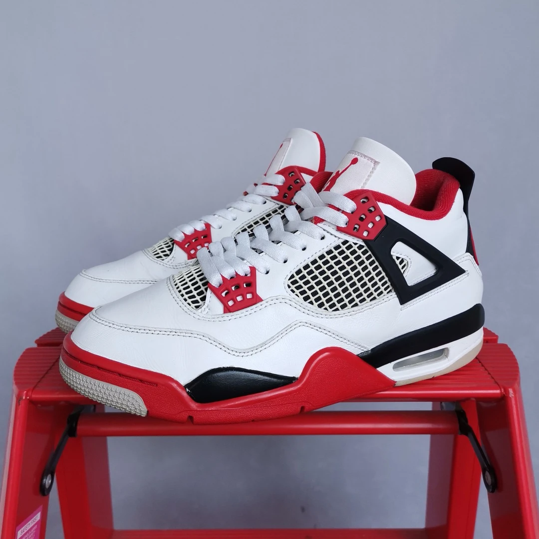 Aj4火焰红42码原盒 KK0834鞋