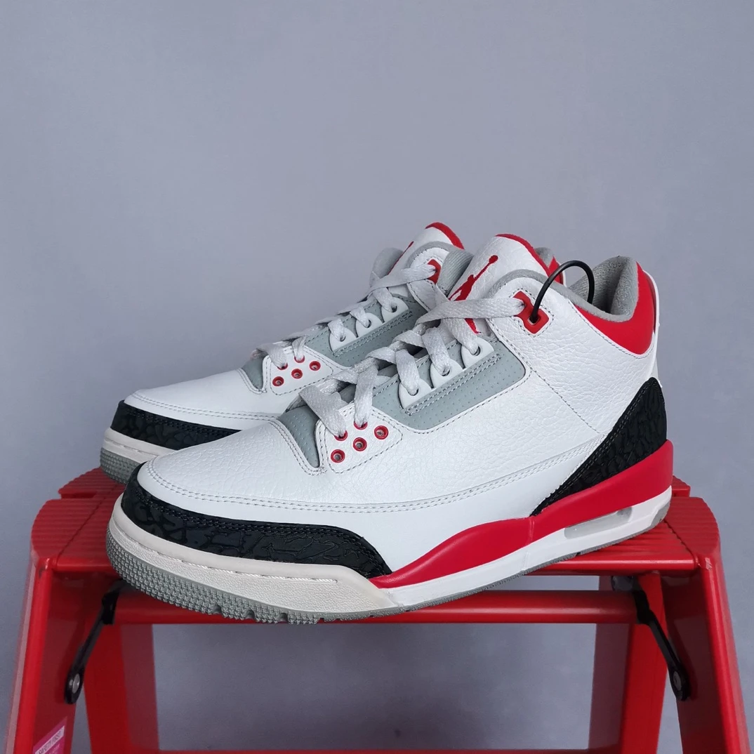 Aj3火焰红41码原盒  鞋面迅白 鞋头满星 JJ1524