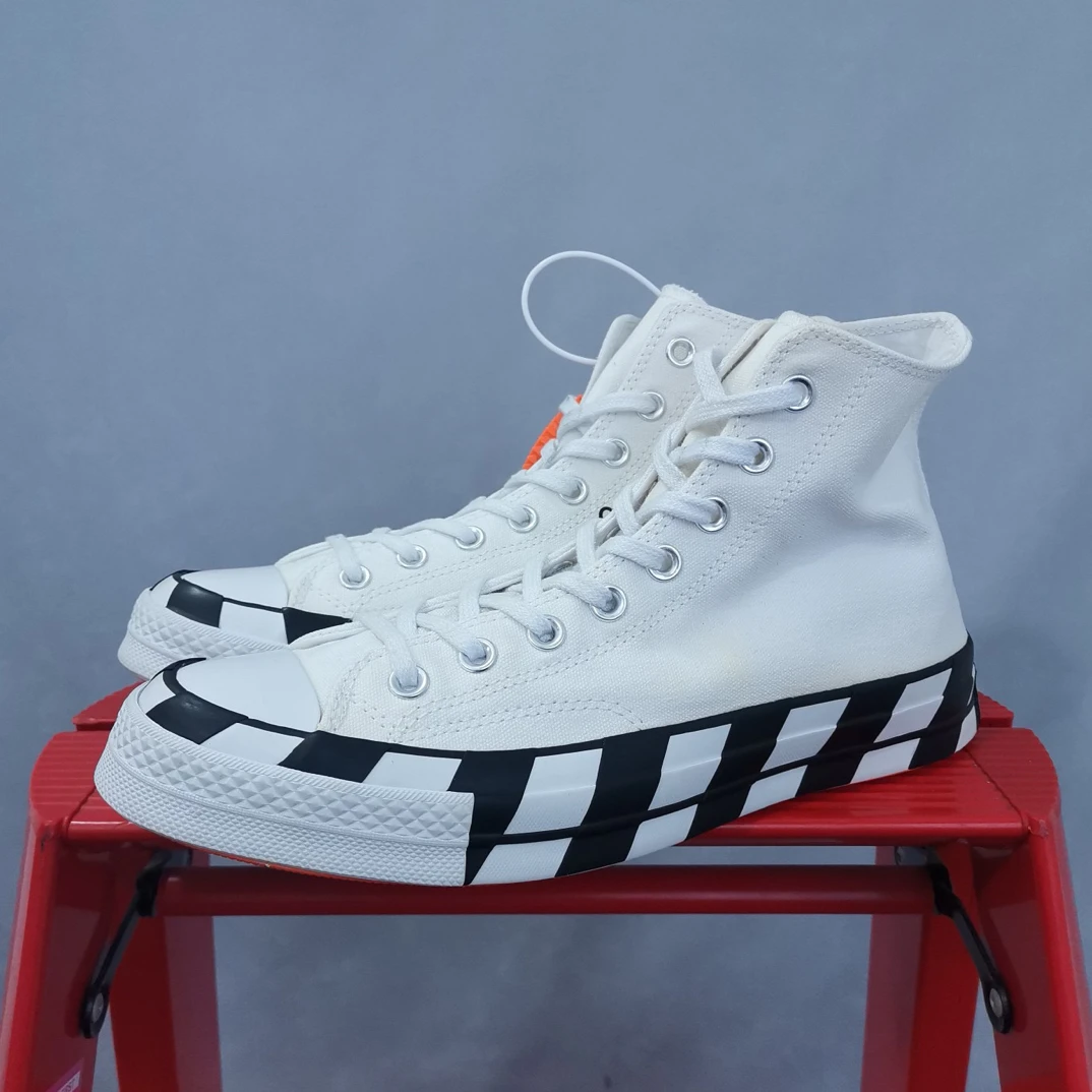 Ow 匡威42.5码 穿着不多 鞋面迅白 KK1513