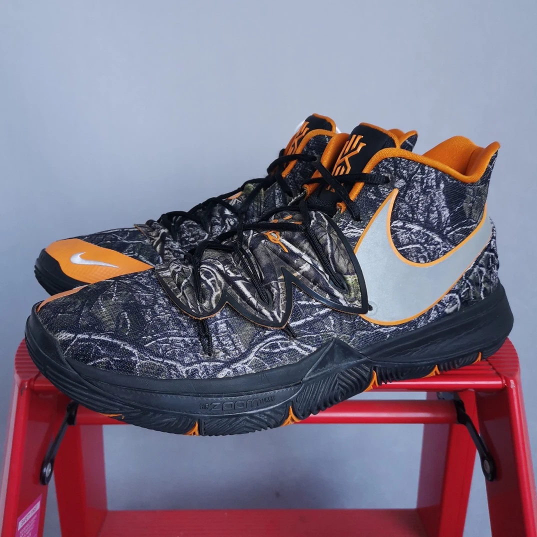 欧文5黑色46码  正常穿着磨损 鞋 JJ1205