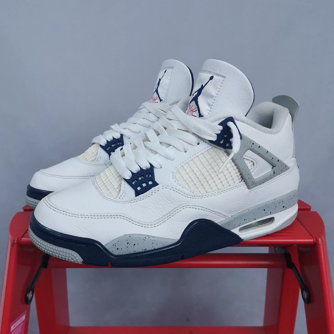 Aj4午夜蓝42码原盒 KK1824