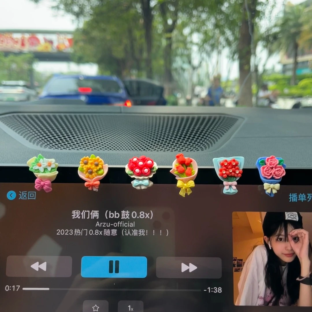 手捧花车载摆件汽车电动车装饰品小摆件车内饰品汽车中控台装饰品