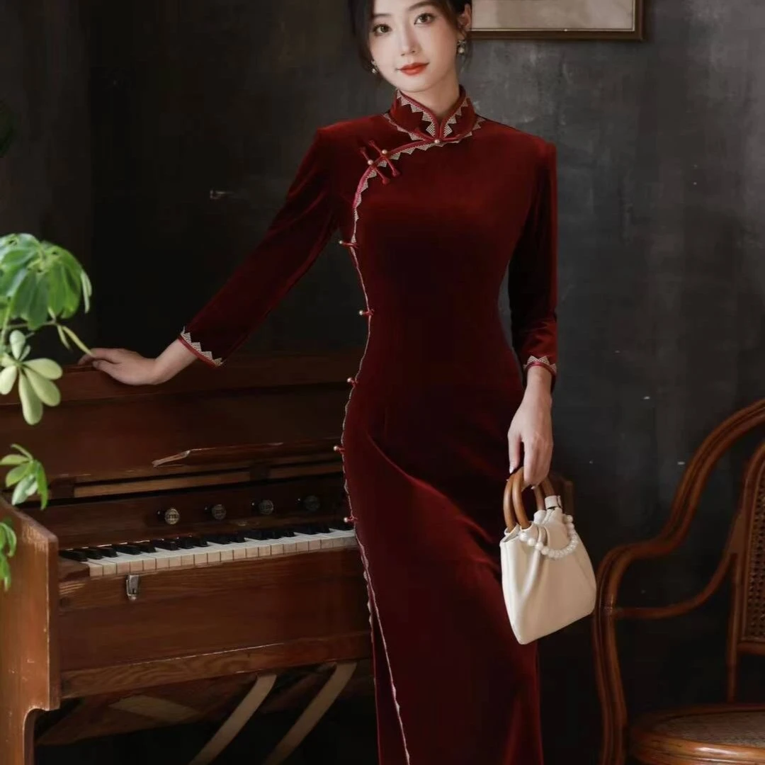 红色秋冬丝绒七分袖长款年轻款宴会表演年会气质优雅复古风女裙