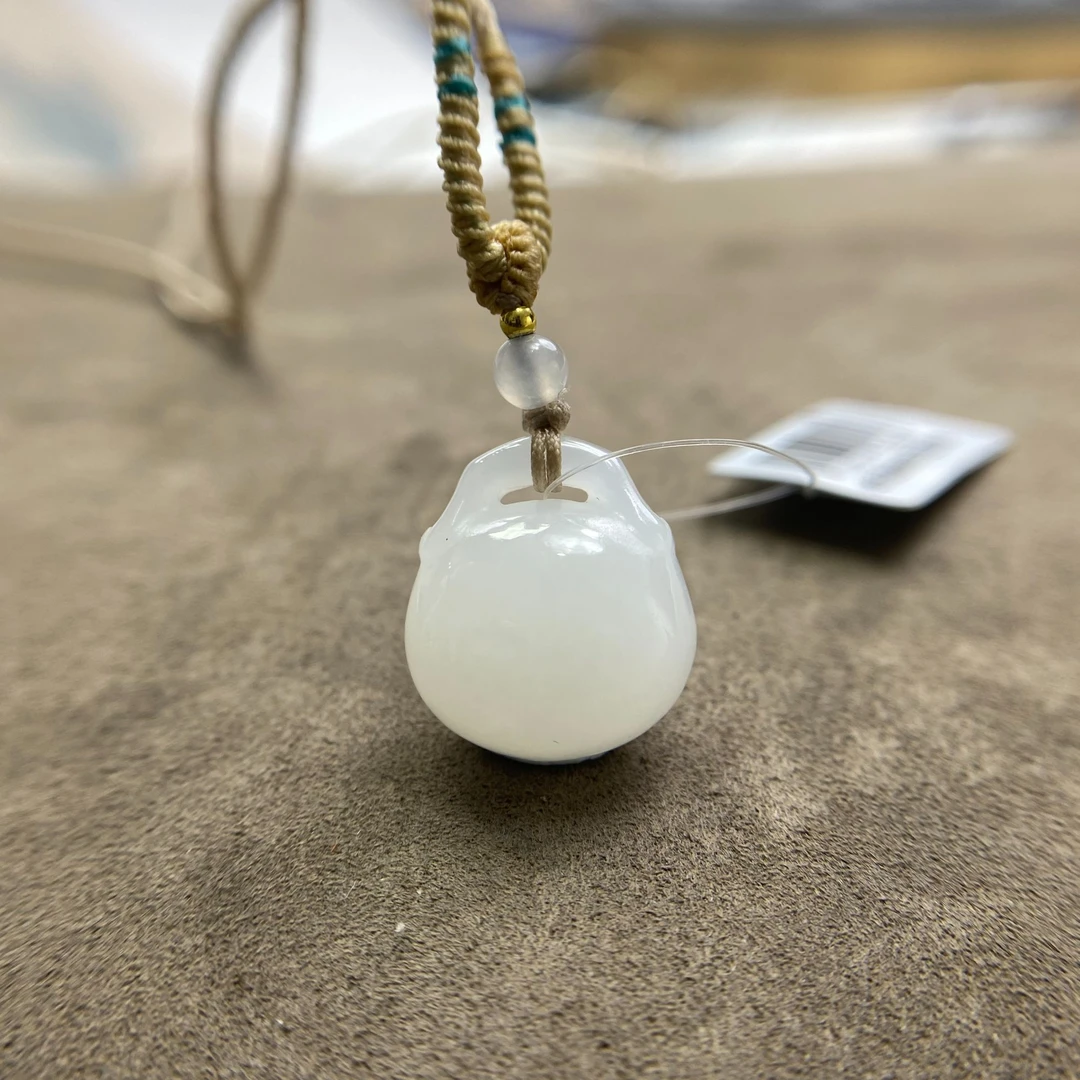 新疆天然正宗和田玉小锁包小福袋手工白色百搭时尚气质雕刻编绳