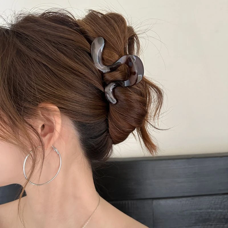 发量少抓得住2024新款发夹女后脑勺简约半扎发抓夹鲨鱼夹子高级感