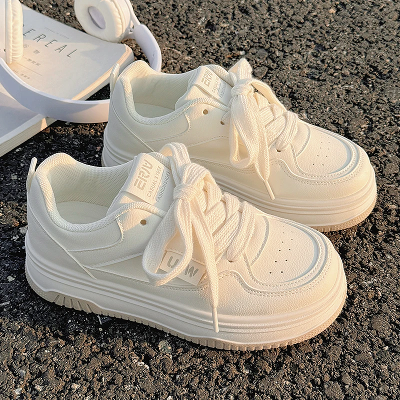 高颜值校园小白鞋女秋季新款透气韩版百搭时尚厚底潮流板鞋面包鞋