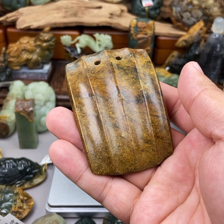 【闪购商品】岫岩河磨玉(透闪石质玉)把件未镶嵌?****茶
