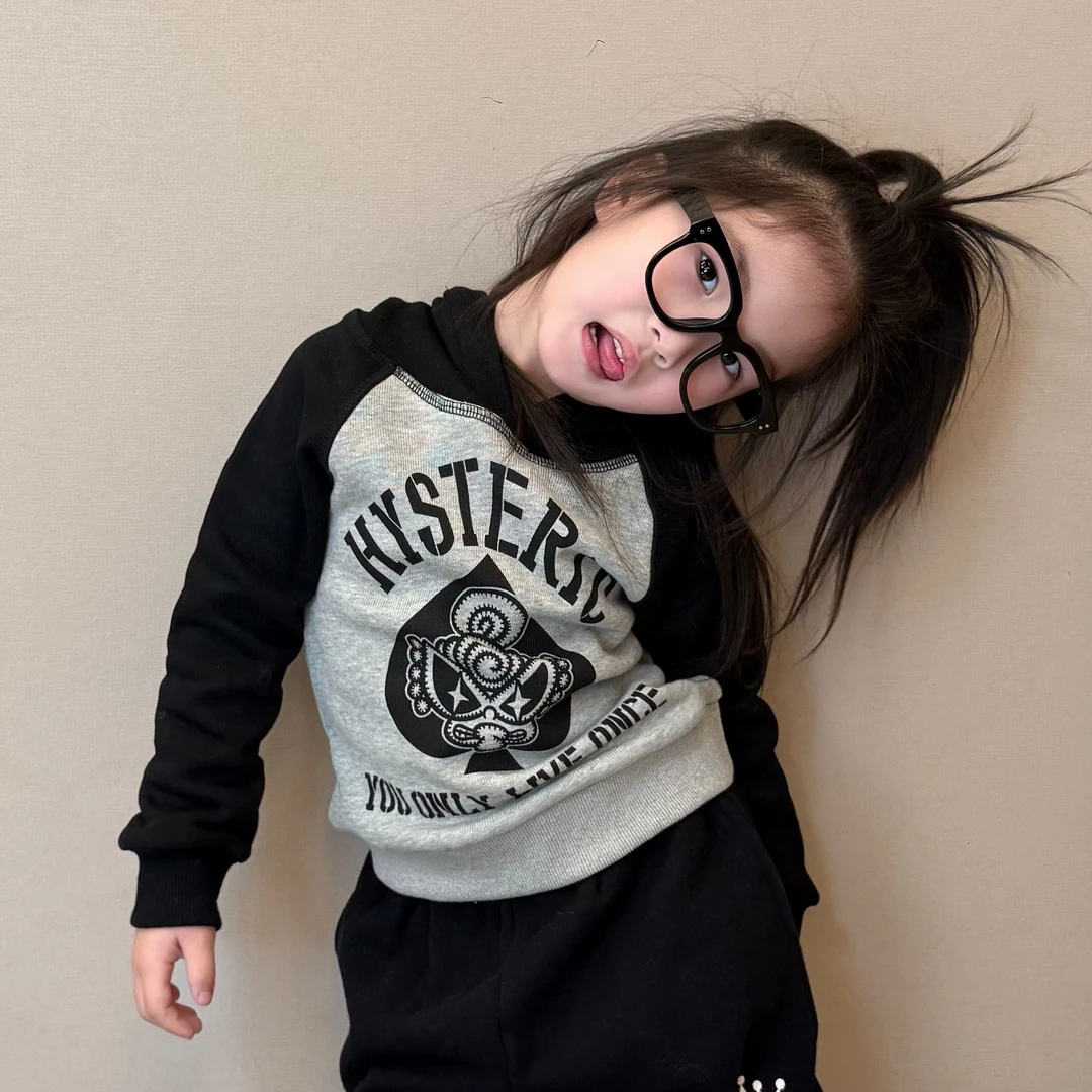 大金家儿童秋冬新款黑超奶嘴黑灰撞色明线连帽加绒加厚冬潮牌卫衣