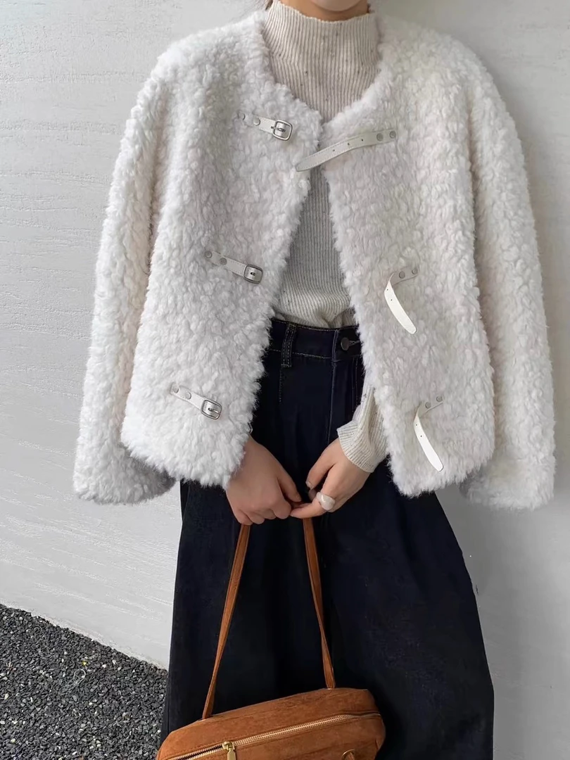 冬季新款法式小香风皮扣设计洋气简约羊卷毛皮毛一体外套