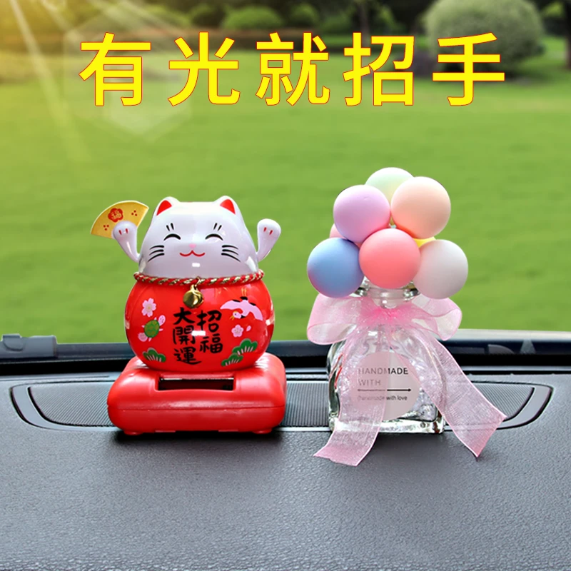2023新款招财猫太阳能摇头车载摆件车上网红中控台汽车内装饰用品