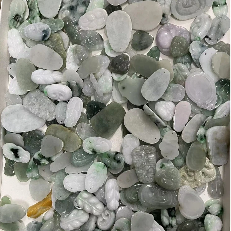 （0元福袋）天然翡翠吊坠一个随机发
