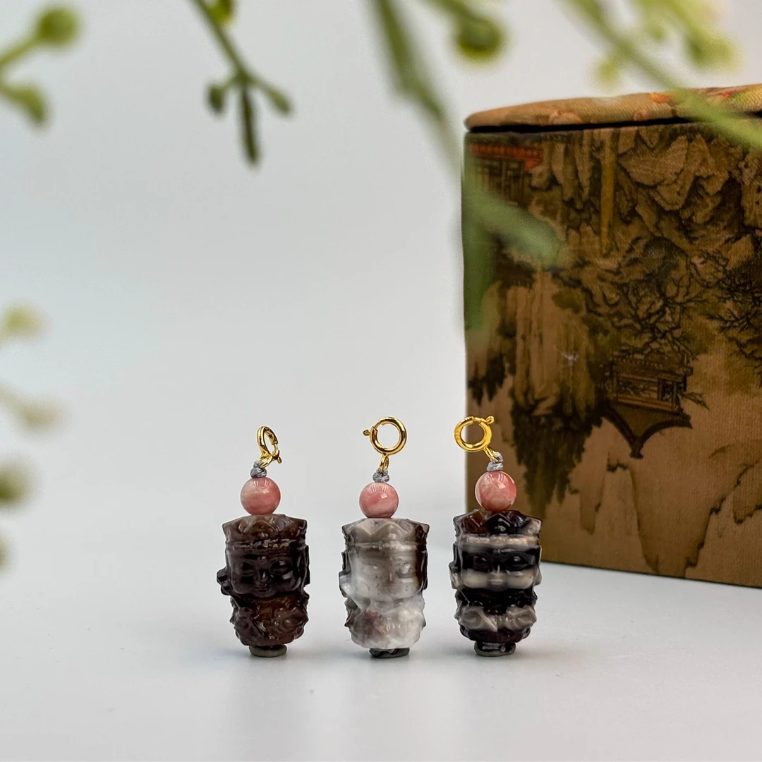 发一个【晟伊珠宝】S9711玛瑙雕刻地老师小吊坠（多样性发一）