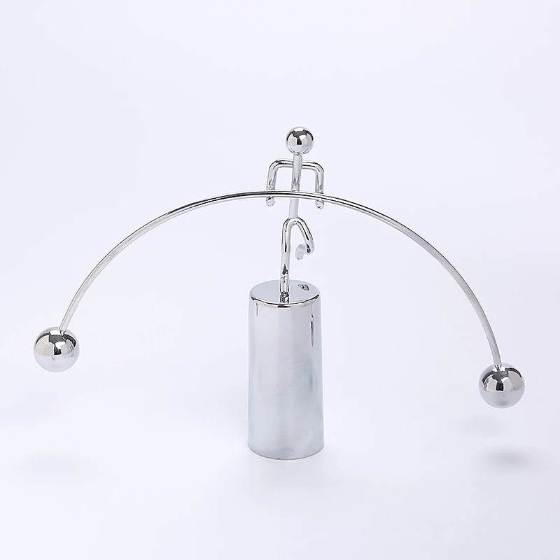 创意平衡摆金属不倒翁小铁人摆件活动毕业礼物儿童节生日礼办公室