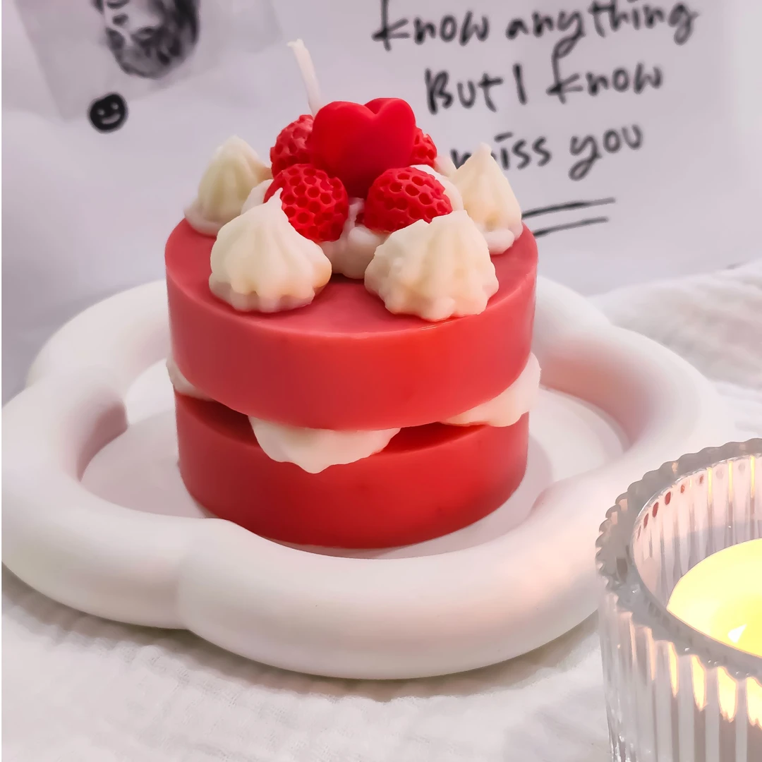 草莓双层蛋糕香薰蜡烛创意高颜值高级清新生日礼物摆件造型香薰