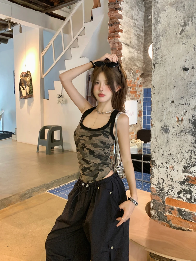 辣妹美式迷彩拼色U型领显瘦吊带背心女夏季新款设计感气质裤子女