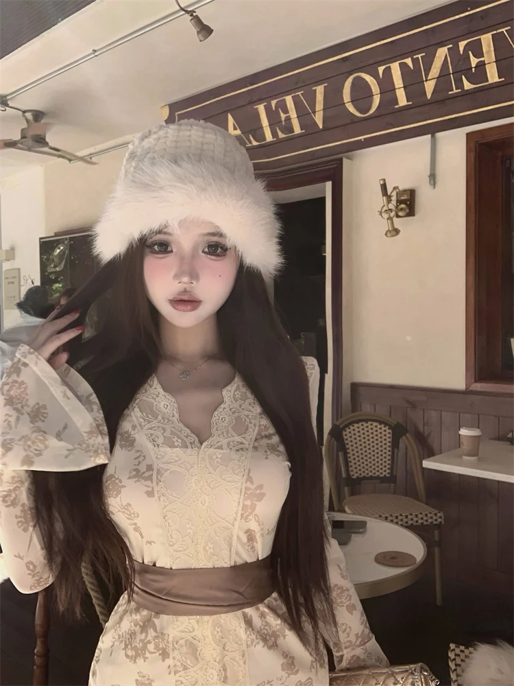 【欣可儿】纯欲性感辣妹蕾丝绑带连衣裙收腰显瘦喇叭袖V领包臀短裙