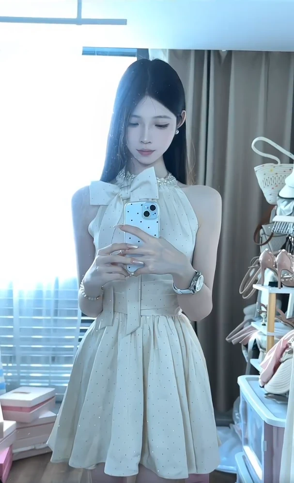 杰哥~2024年夏季新款设计感小众气质纯欲亮晶晶时尚挂脖连衣裙女