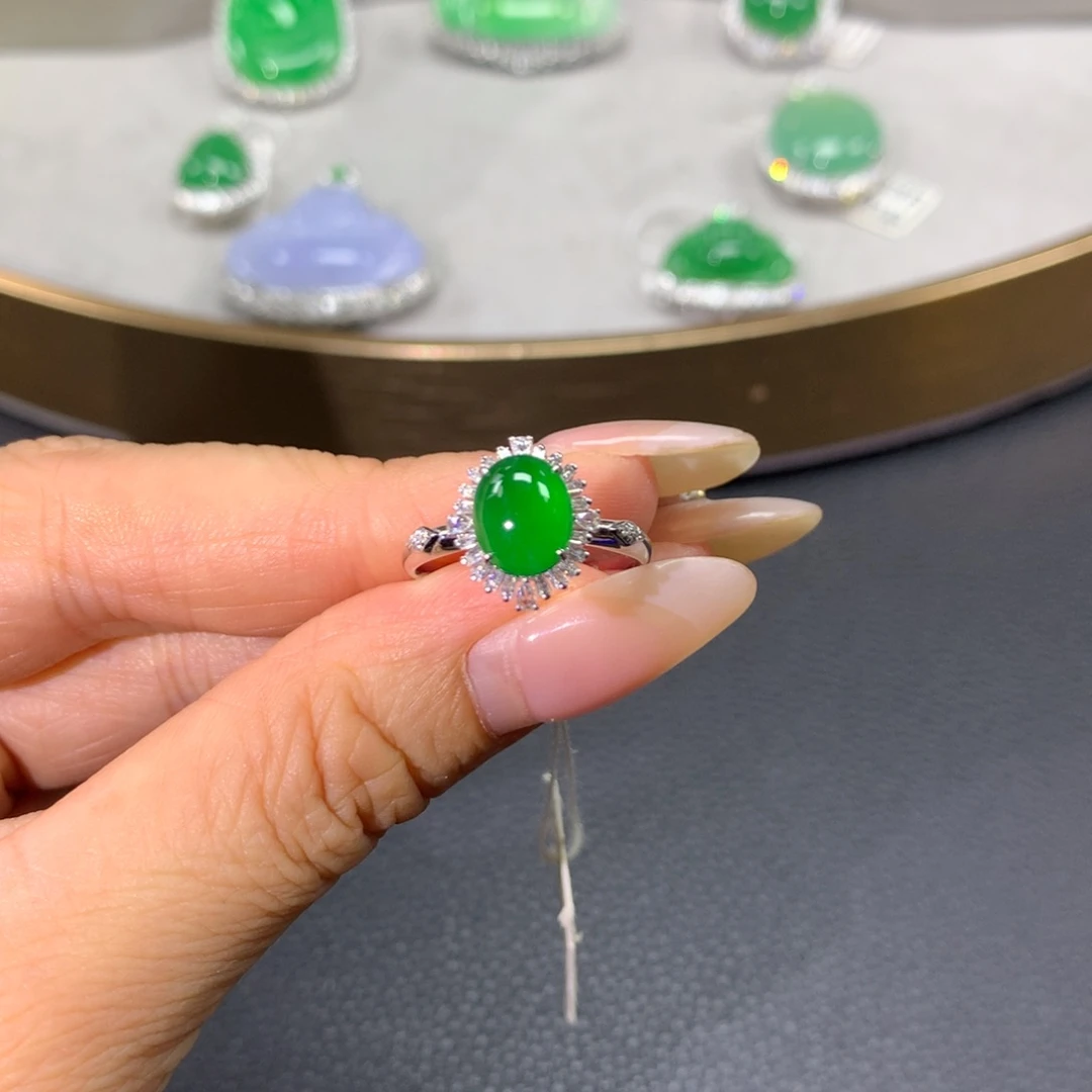 翡翠戒指18K金镶嵌翡翠