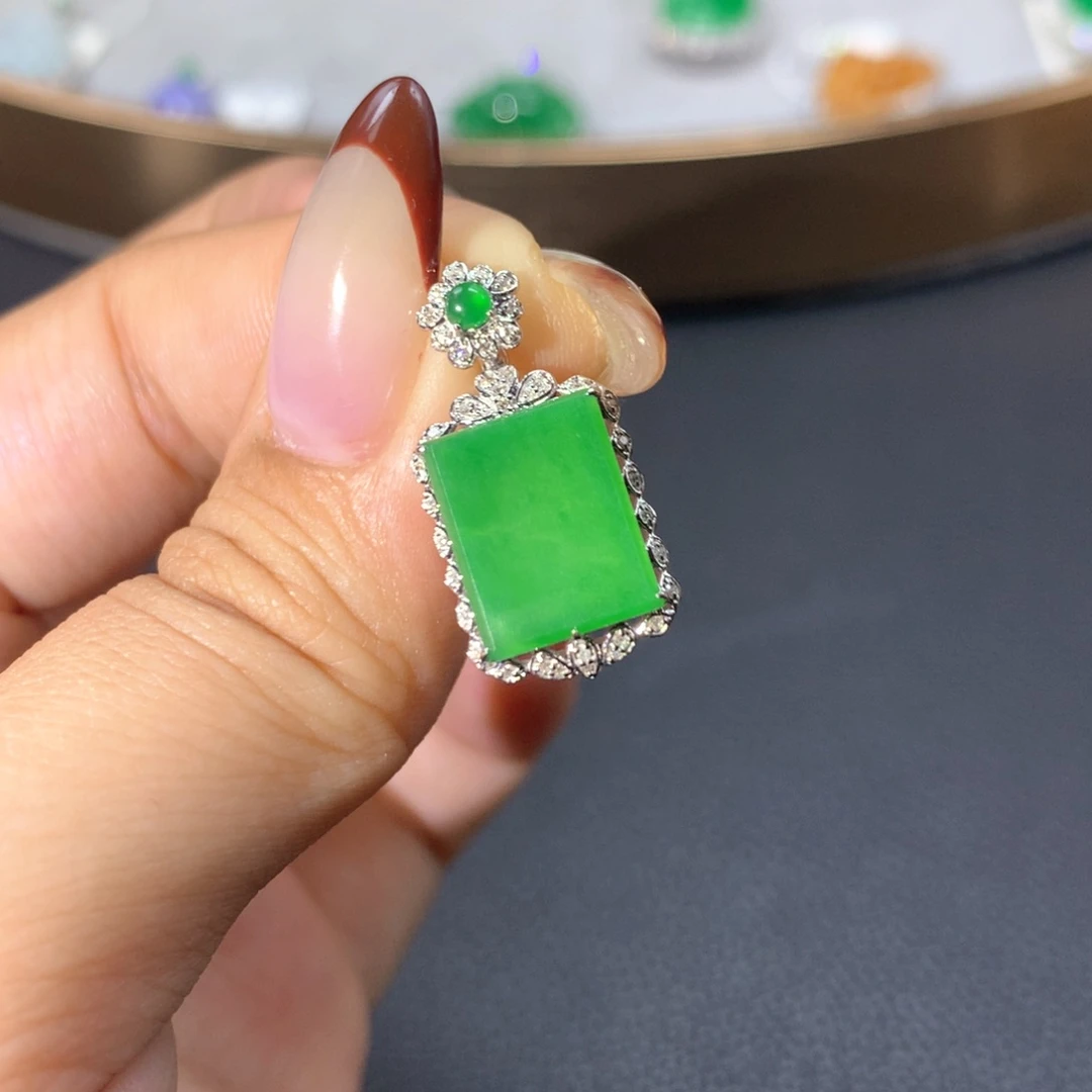 翡翠颈饰18K金镶嵌曾*舒翡翠