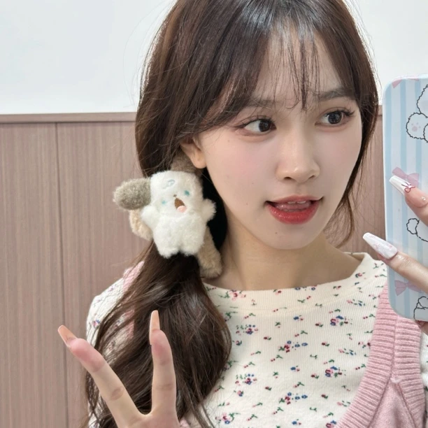 翘屁股毛绒公仔抓夹草莓熊毛毛后脑勺发抓少女心可爱卡通发饰