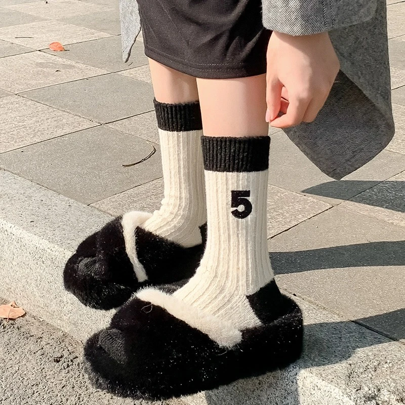 黑白刺绣羊毛袜子女中筒袜加绒加厚保暖堆堆袜秋冬复古运动风长袜