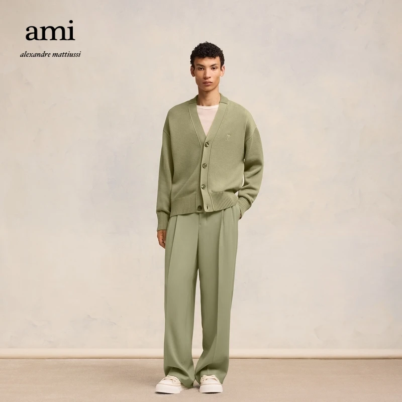 【折扣甄选】AMIPARIS爱心款同色爱心休闲针织开衫UKC028.016