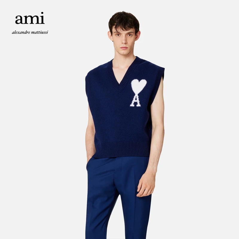 【折扣甄选】AMIPARIS爱心款白色爱心羊毛针织背心UKS702.018