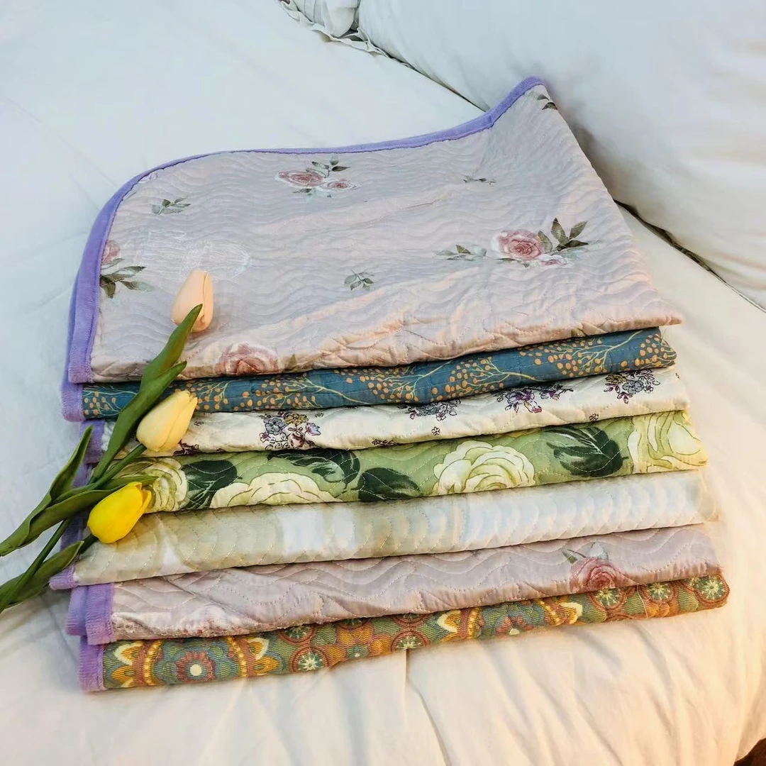 四季多用特护垫-生理安全垫睡觉垫可洗例假垫70X90（颜色随机）