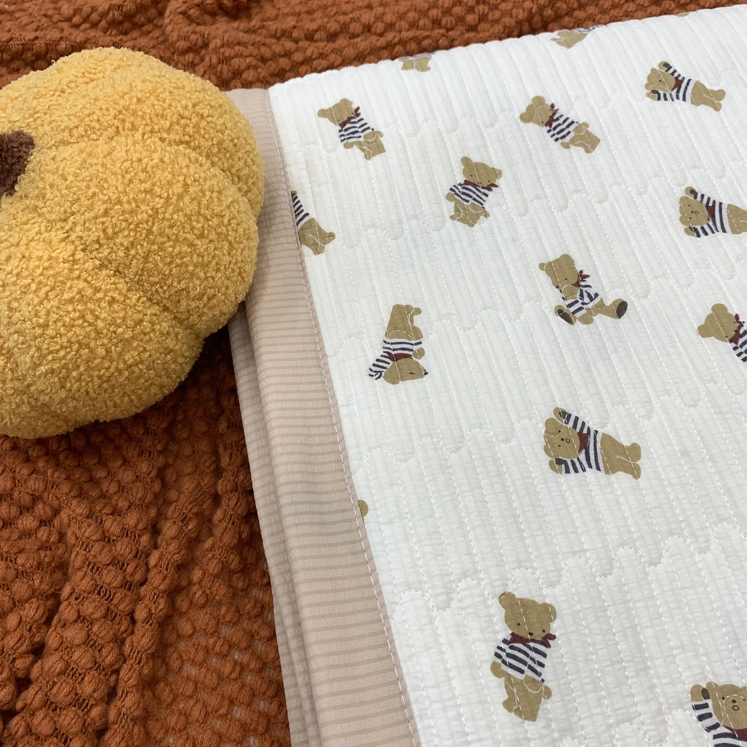 【小熊】泡泡棉加厚床盖一条2×2.3多功能机洗通用