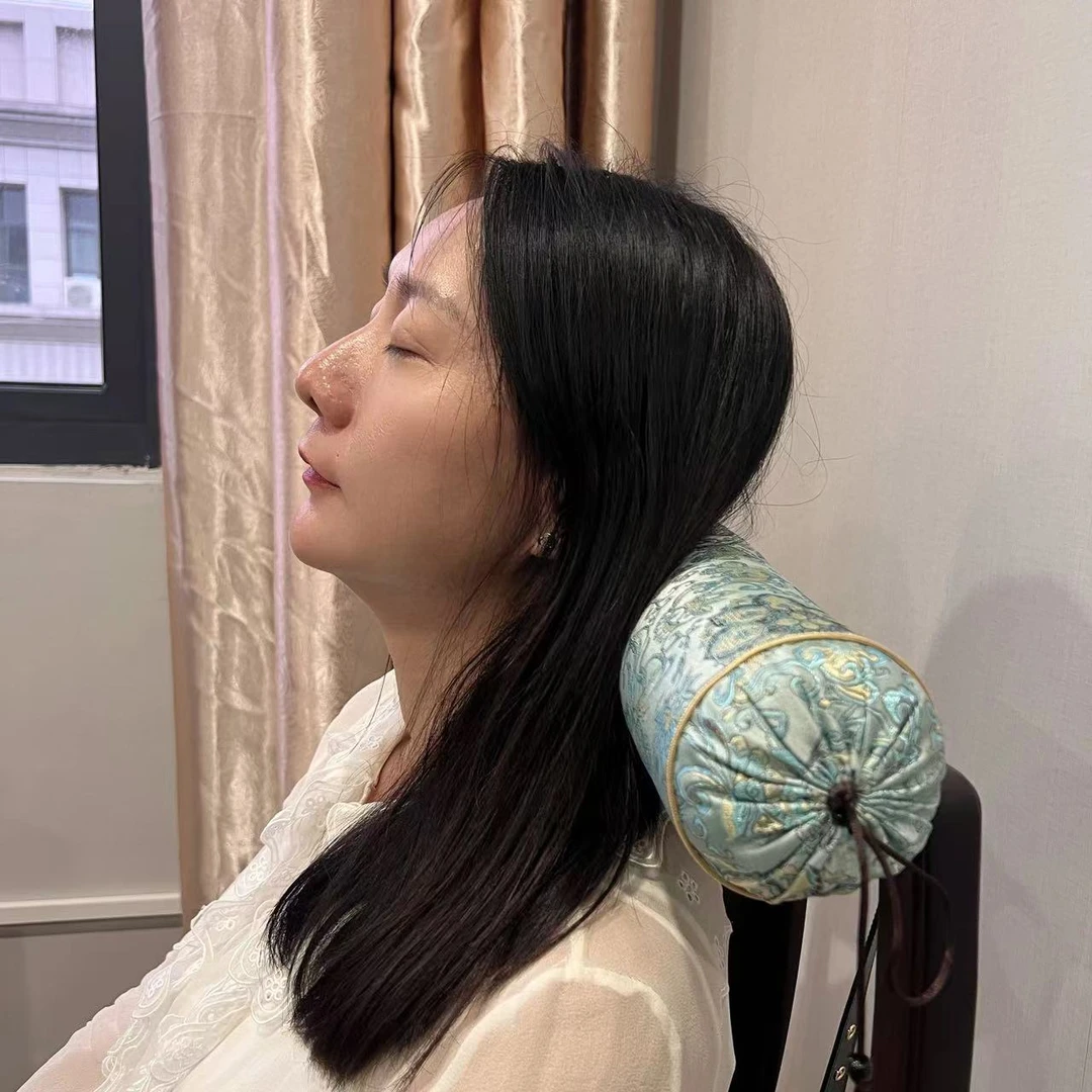 黄 花梨 木 粉 颈枕