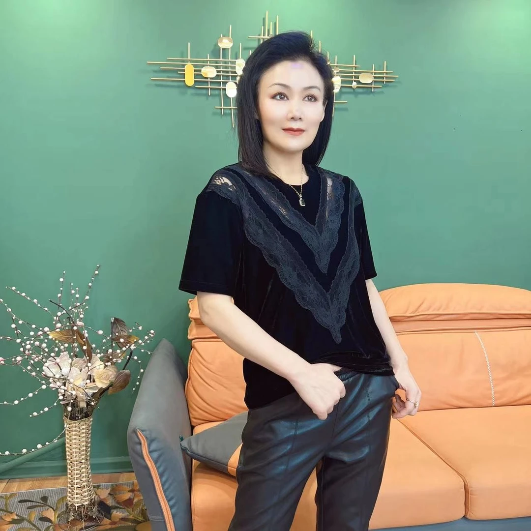 高端丝绒小衫气质黑色显瘦洋气上衣时尚镂空蕾丝休闲丝绒短袖（娜）