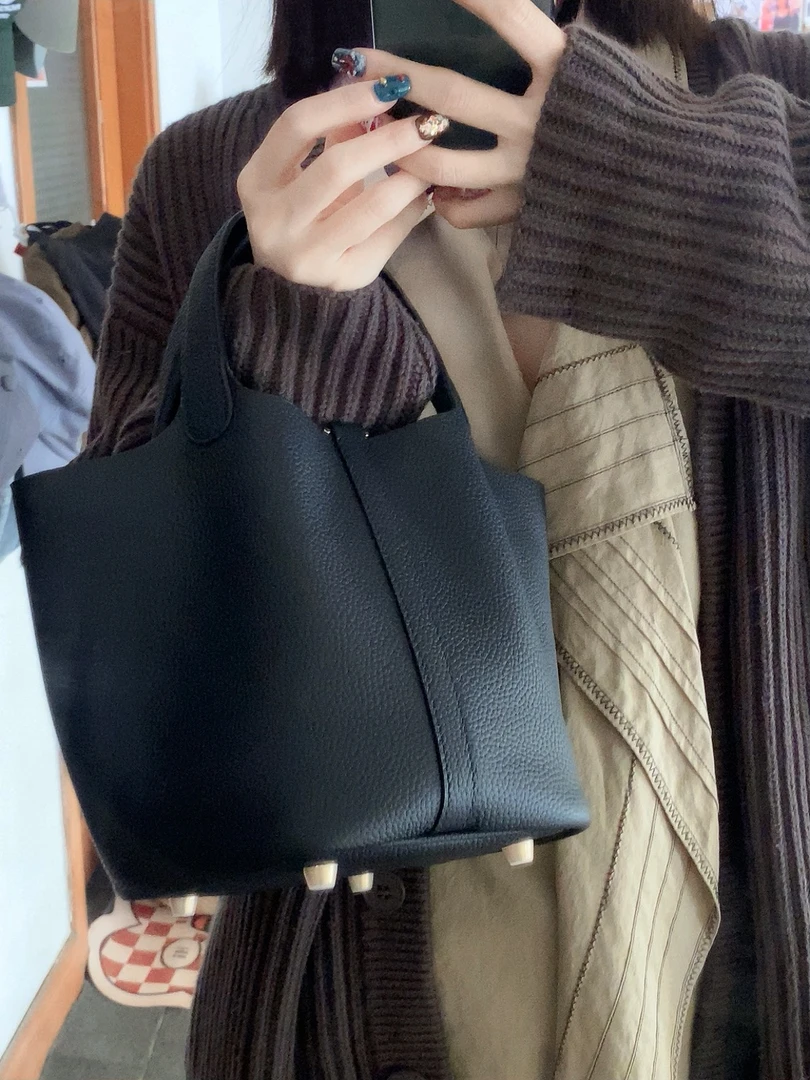 LuLu【菜篮子2120】头层牛皮水桶包锁扣设计手提女包