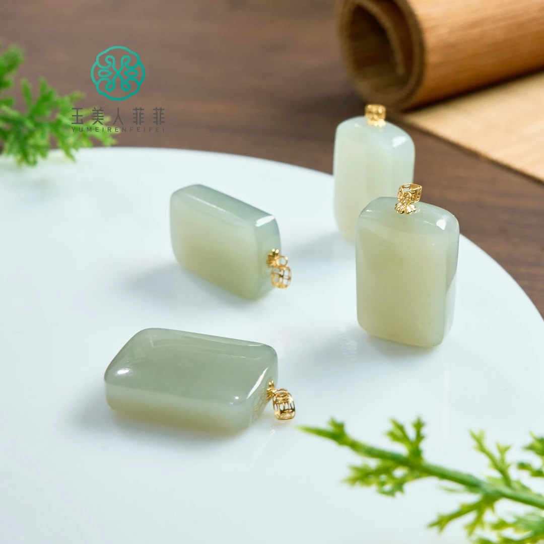 菲菲珠宝好*18K和田玉吊坠-约14*21mm-多样性发一