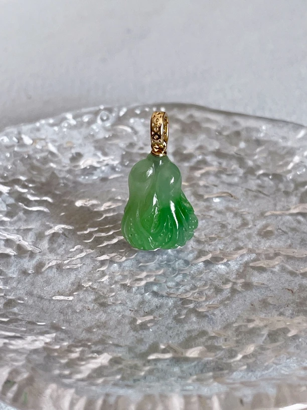 精品和田玉翠青白菜吊坠挂件18K金镶 玉质细腻温润 翠色艳丽 精致