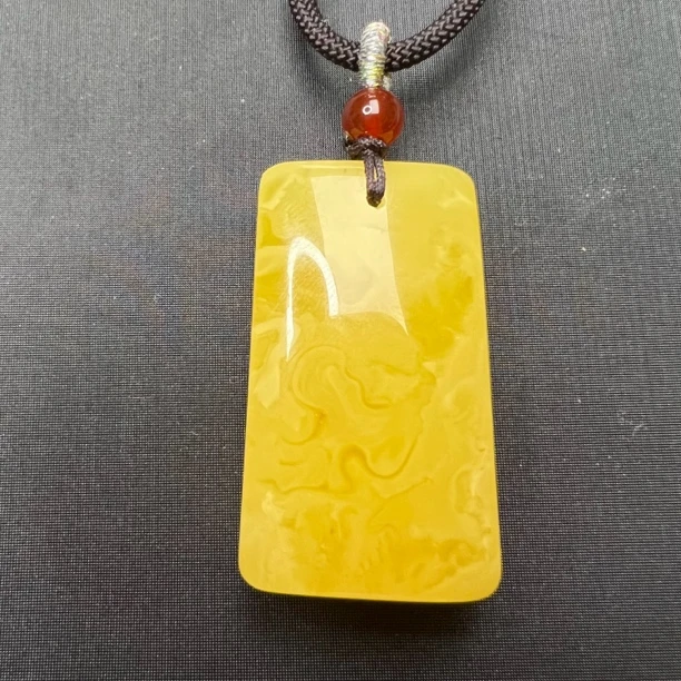 琥珀蜜蜡方牌吊坠琥珀蜜蜡吊坠