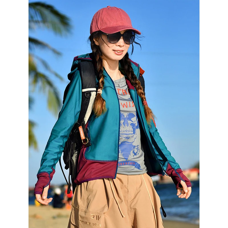 北京森林户外2025新品休闲旅行运动弹力速干透气连帽跑步衣外套女