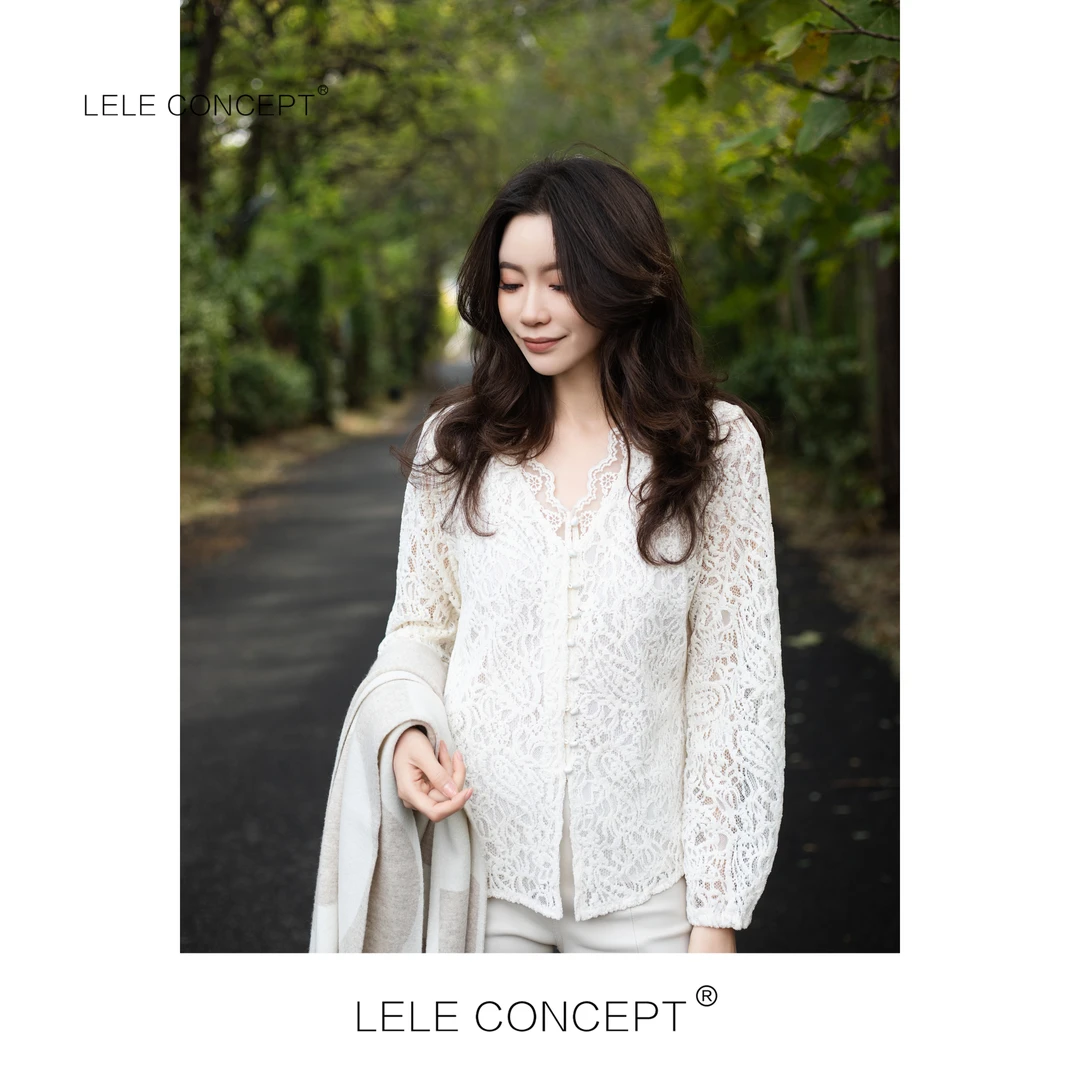 LELE CONCEPT丨V领蕾丝扣花上衣S0604
