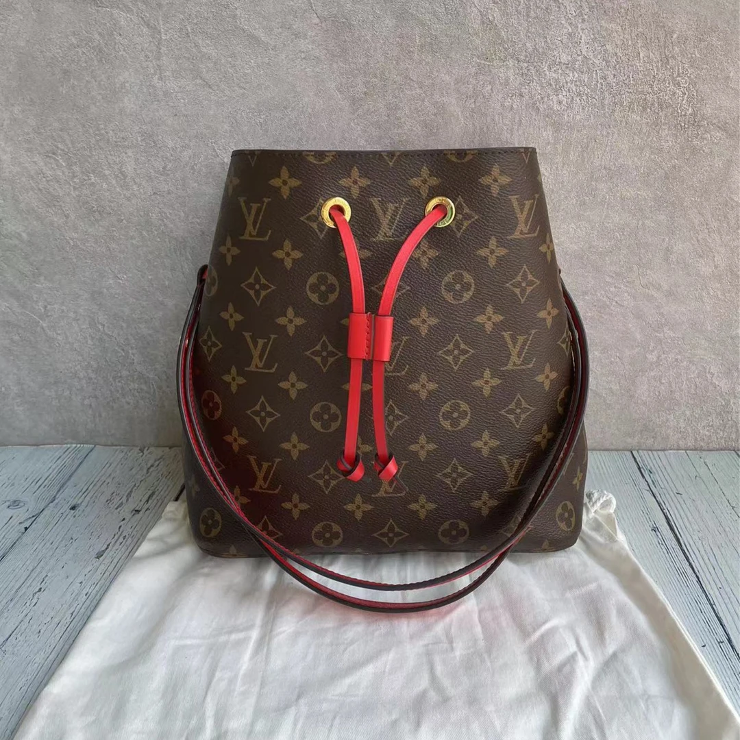 99新 LouisVuitton/路易威登 lv老花noe红色水桶单肩斜挎包97新