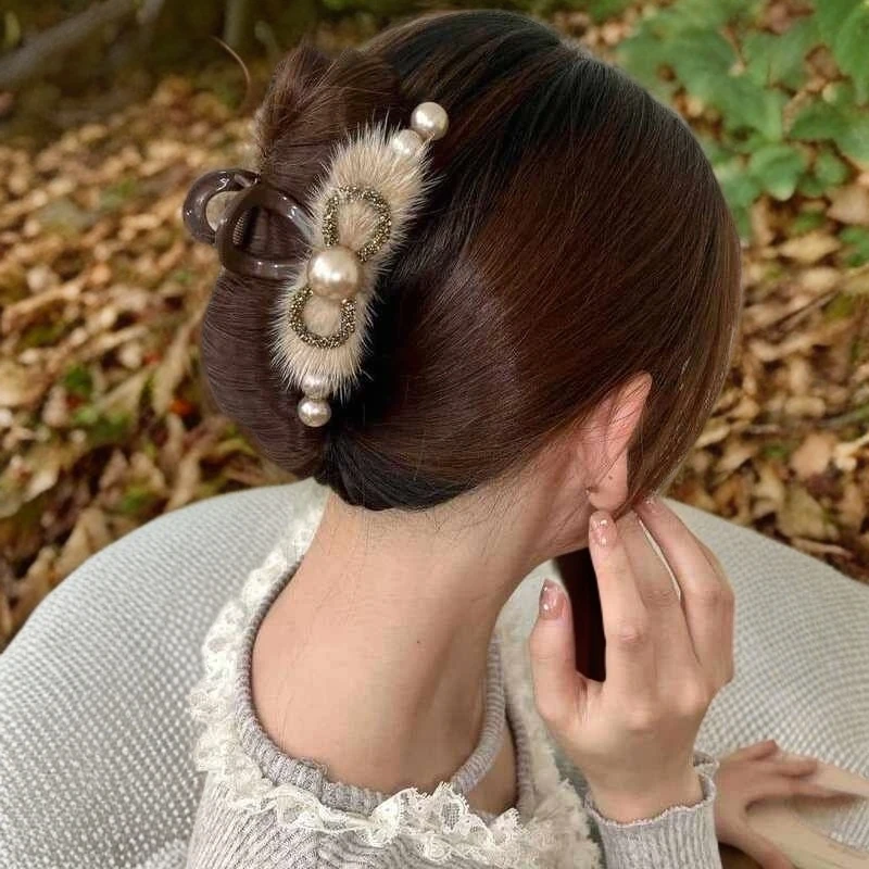 秋冬新款毛绒抓夹女后脑勺盘发鲨鱼夹温柔气质发夹网红发卡毛绒绒